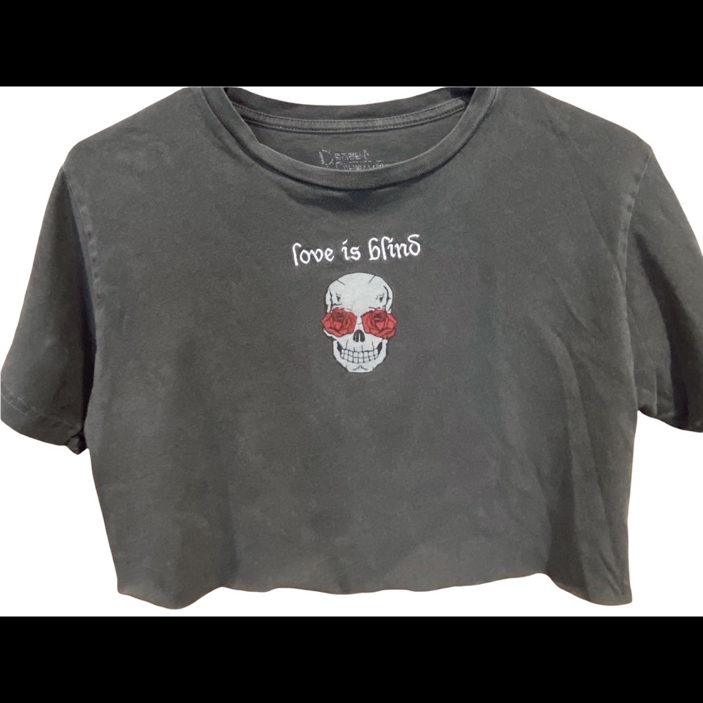 Love is blind Cropped Tee